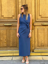 Charger l&#39;image dans la galerie, Robe-Alcala-robe-bleue-longue-avec-noeud-Mylo-concept-store-paris-17
