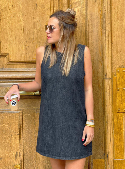 Robe-Lucile-robe-en-jean-noir-dos-nue-Mylo-concept-store-paris-17