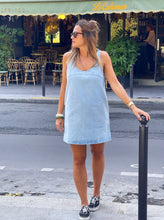 Charger l&#39;image dans la galerie, Robe-Totino-robe-bleue_claire_en_jean_debardeur_mylo_concepet_store_battignoles