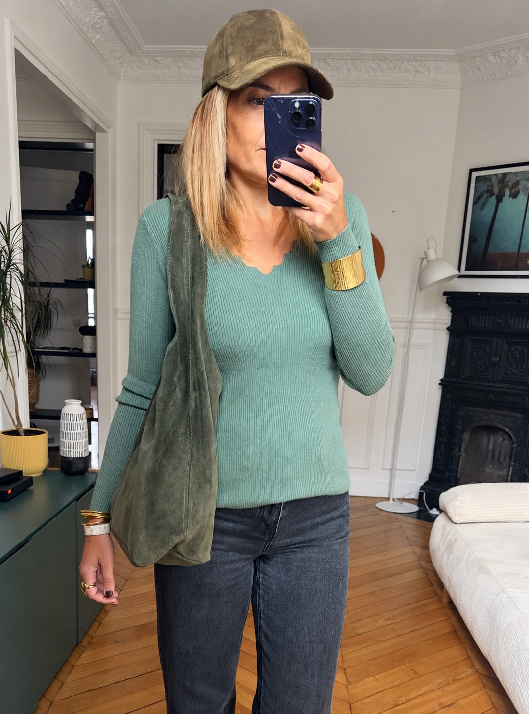 Casquette Palma kaki portée avec une maille verte — MYLO
