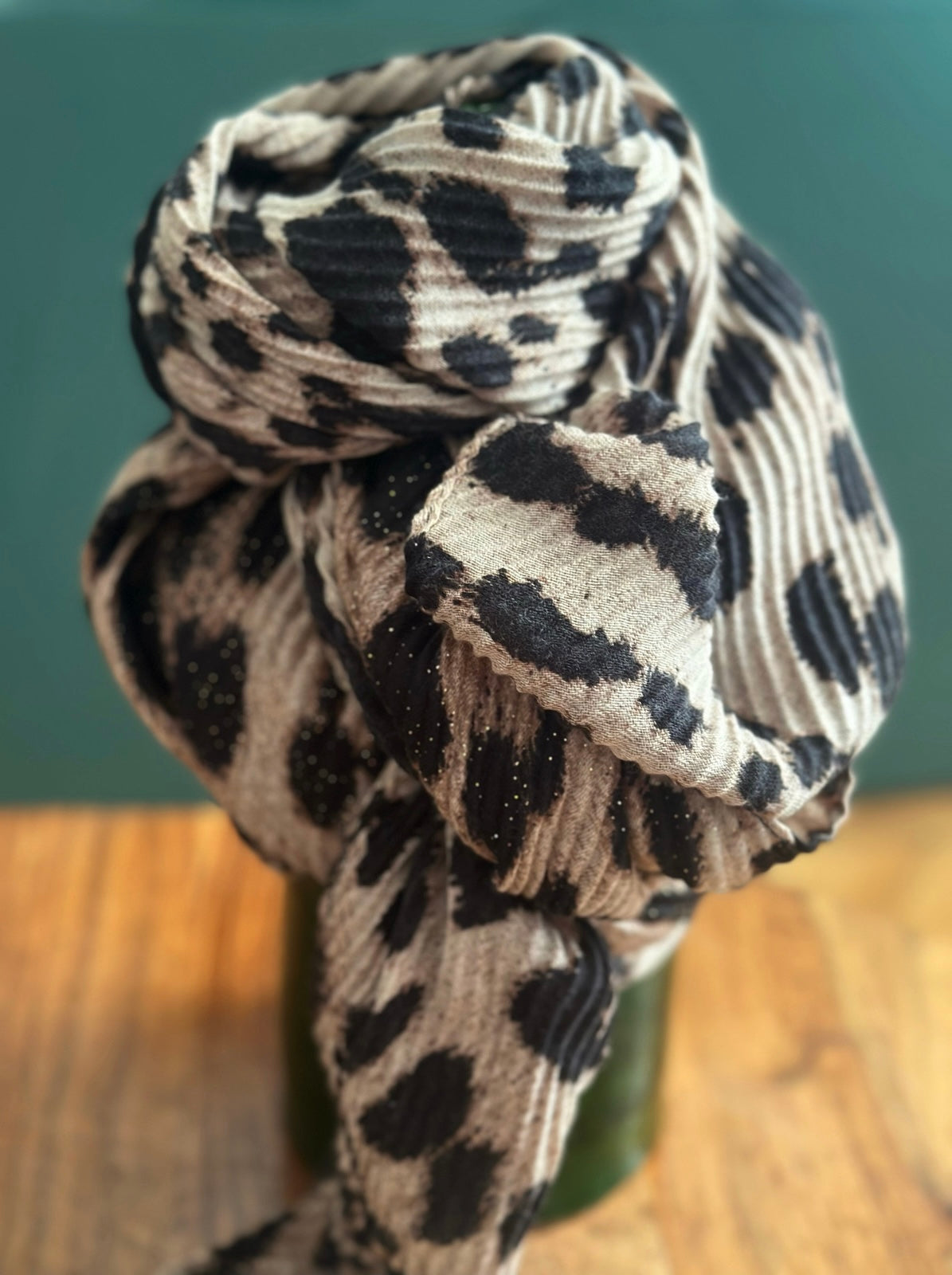 Foulard Léo léopard plissé beige et noir — MYLO