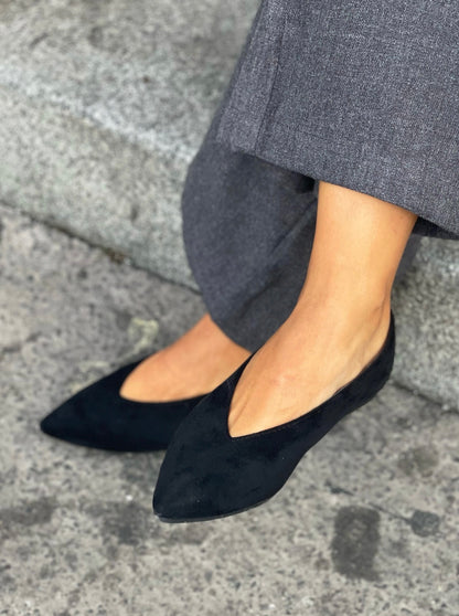 Ballerines Bastia noires à bout pointu, détail de profil