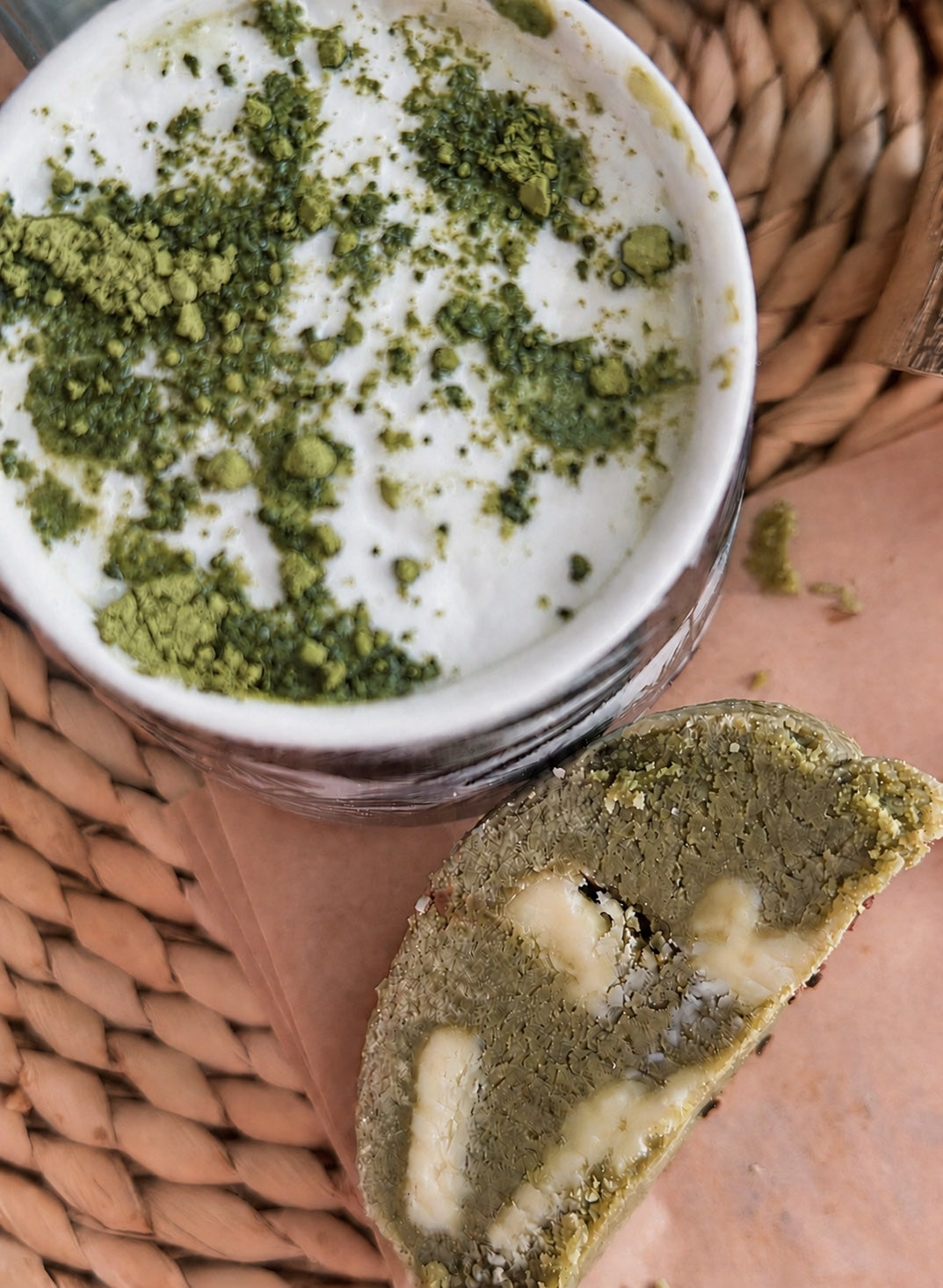Matcha mousseux et cookie matcha au chocolat blanc — MYLO Food