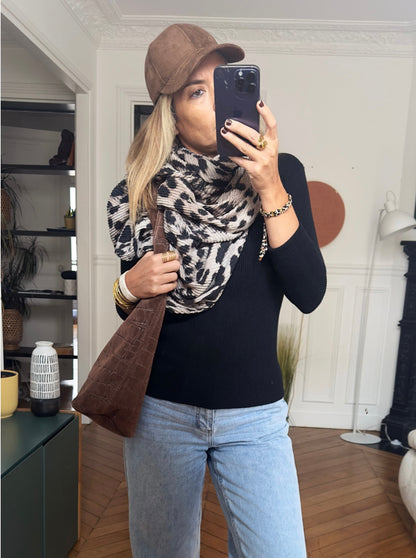 Casquette Palma marron et sac marron portés — MYLO