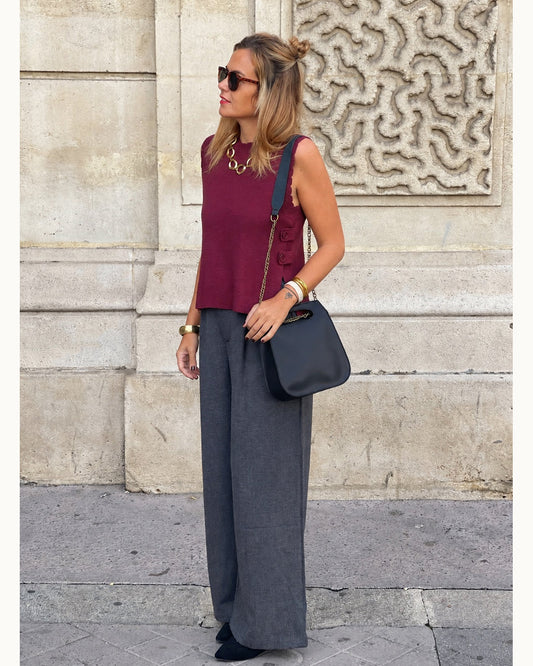 Pantalon Vico femme gris anthracite à pinces, silhouette entière de trois quarts — MYLO