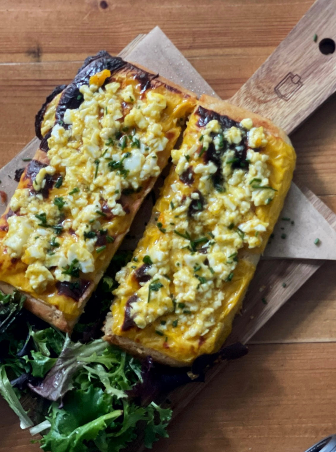 Flatbread œufs brouillés & Cheddar
