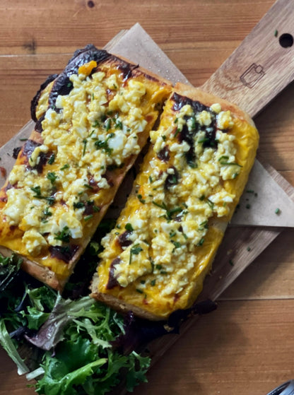 Flatbread œufs brouillés & Cheddar