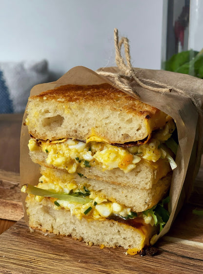 Flatbread œufs brouillés & Cheddar