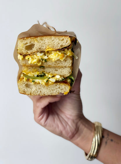 Flatbread œufs brouillés & Cheddar