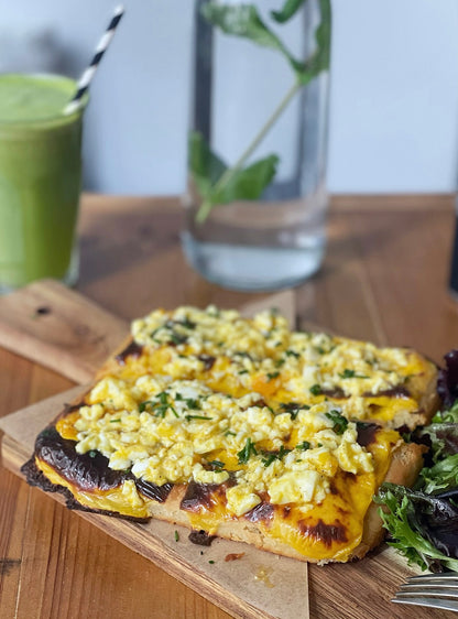 Flatbread œufs brouillés & Cheddar