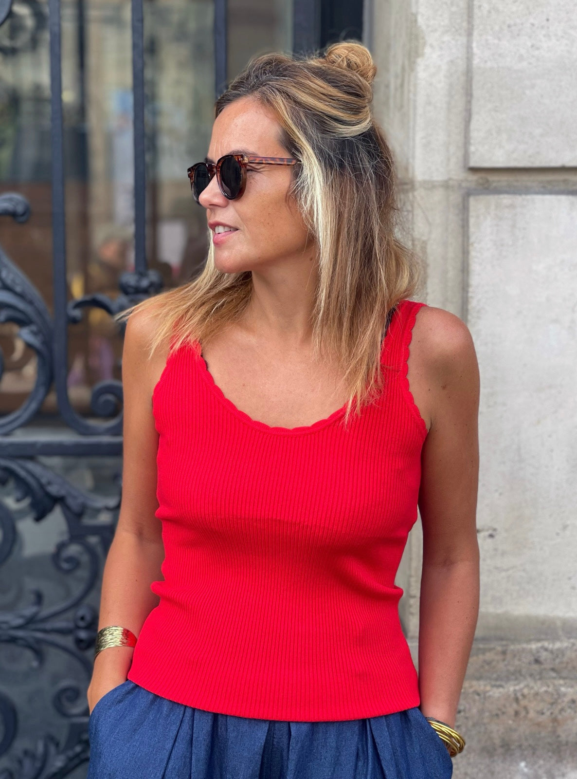 Top Alba rouge femme en maille côtelée détail de face